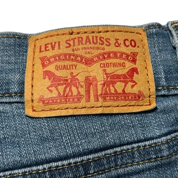 Levi's 724 High Rise Straight Leg Jeans Womans 33 Light Wash Distressed - Picture 6 of 8